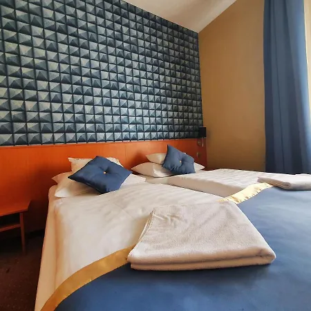 Platan Hotell 3*