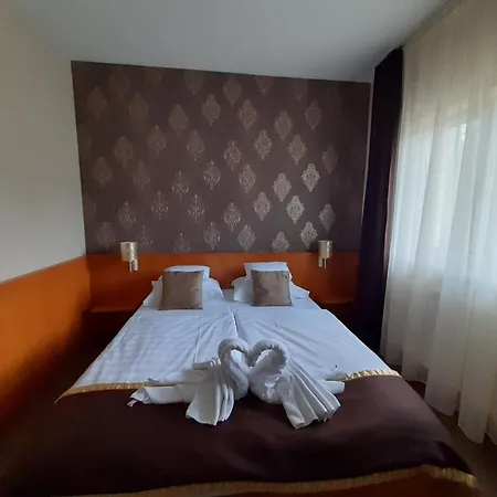 Platan Hotell