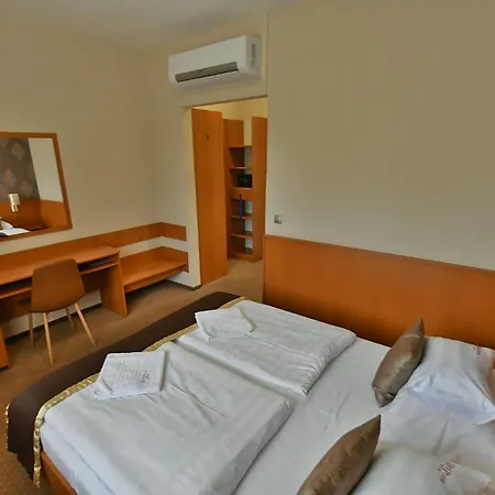 Hotell Platan 3*