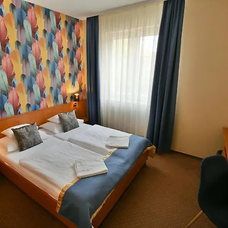 Platan 3* Секешфехервар