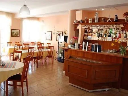 Отель Platan