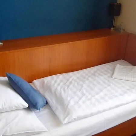 Platan Hotell 3*